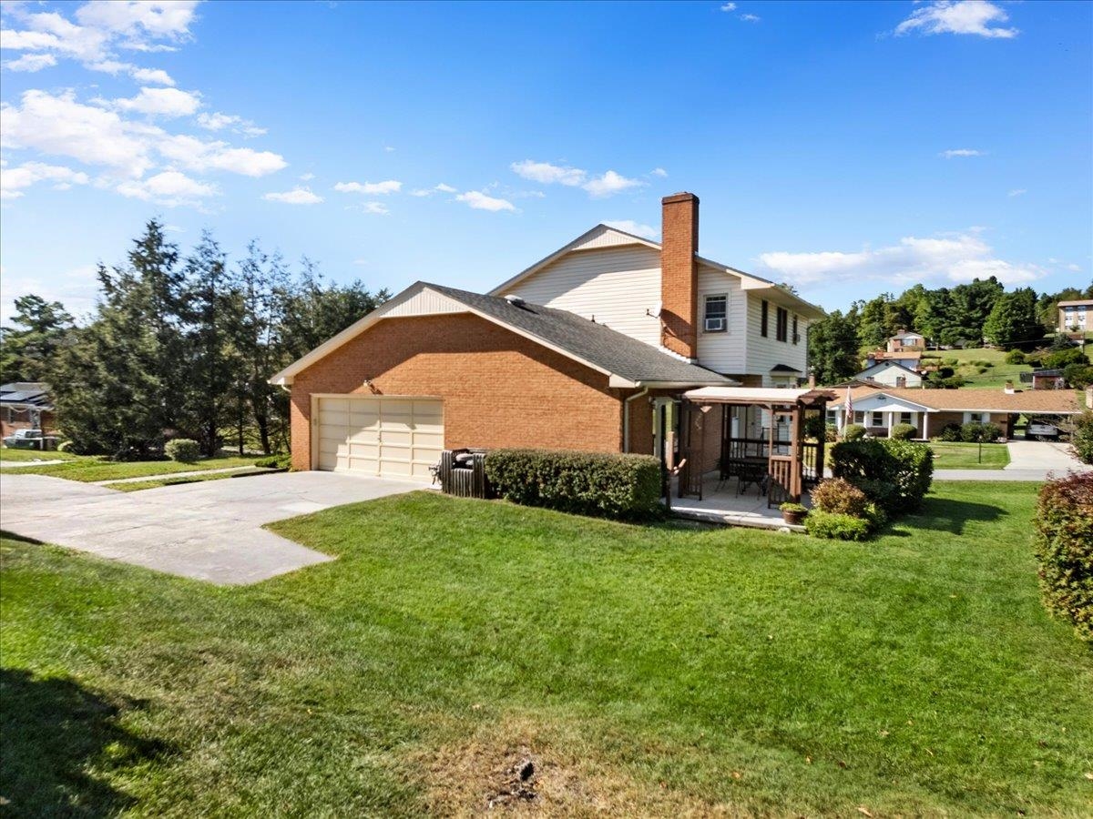 410 Lawndale Drive Pearisburg VA 24134