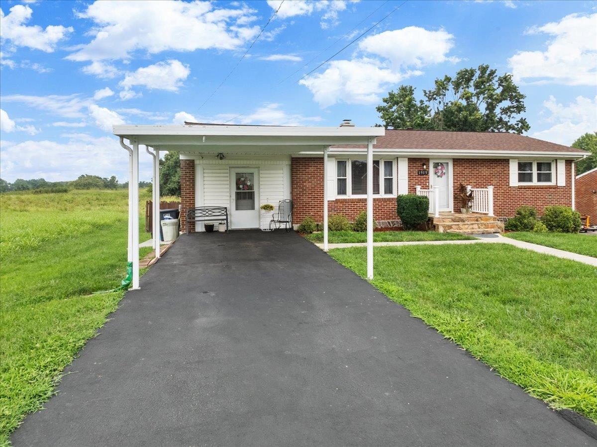 1915 Glenroy Street NW Roanoke VA 24017