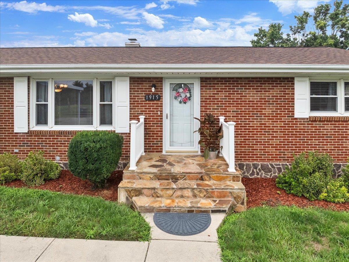 1915 Glenroy Street NW Roanoke VA 24017