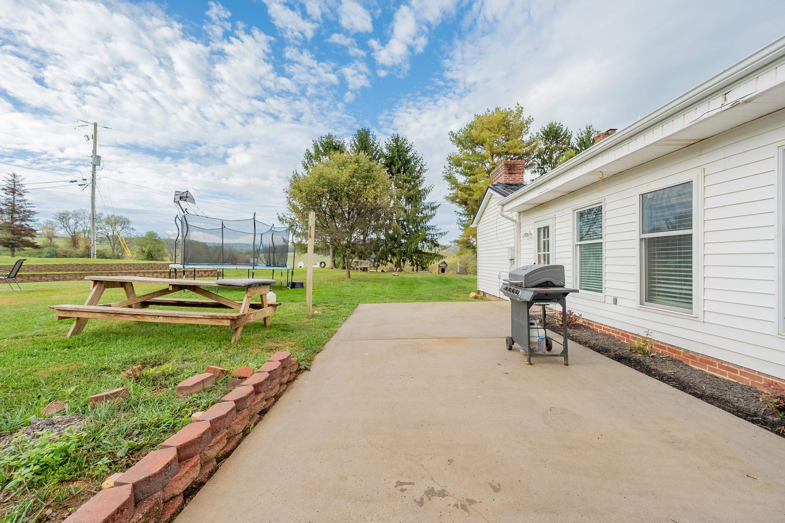 350 Valley View Lane Bland VA 24315