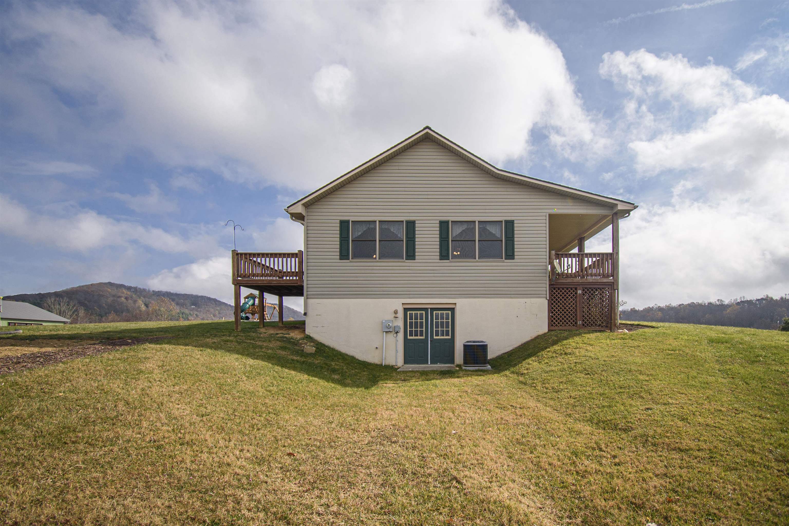 5485 Buffalo Mountain Road SW Willis VA 24380