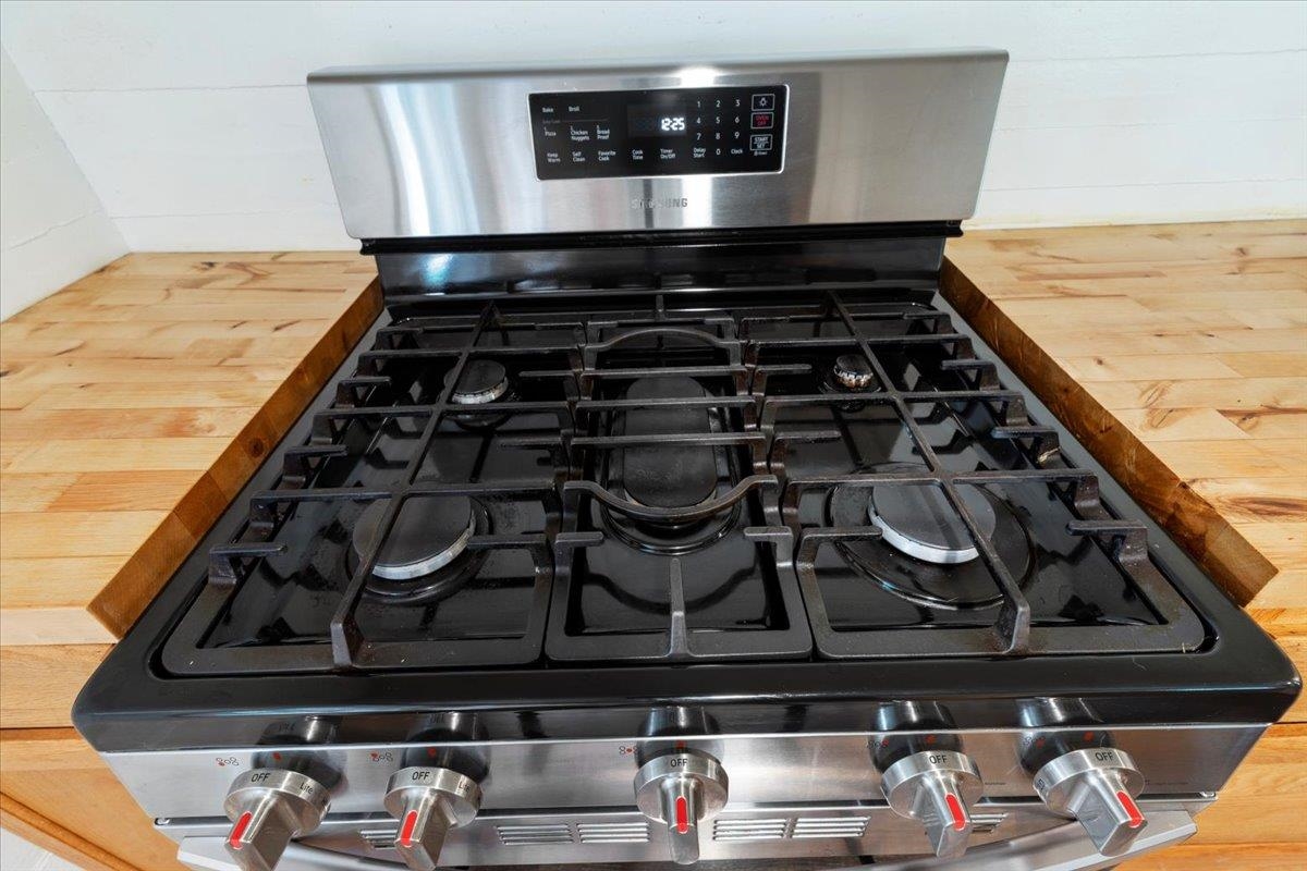 4343 Indian Valley Road NW Willis VA 24380