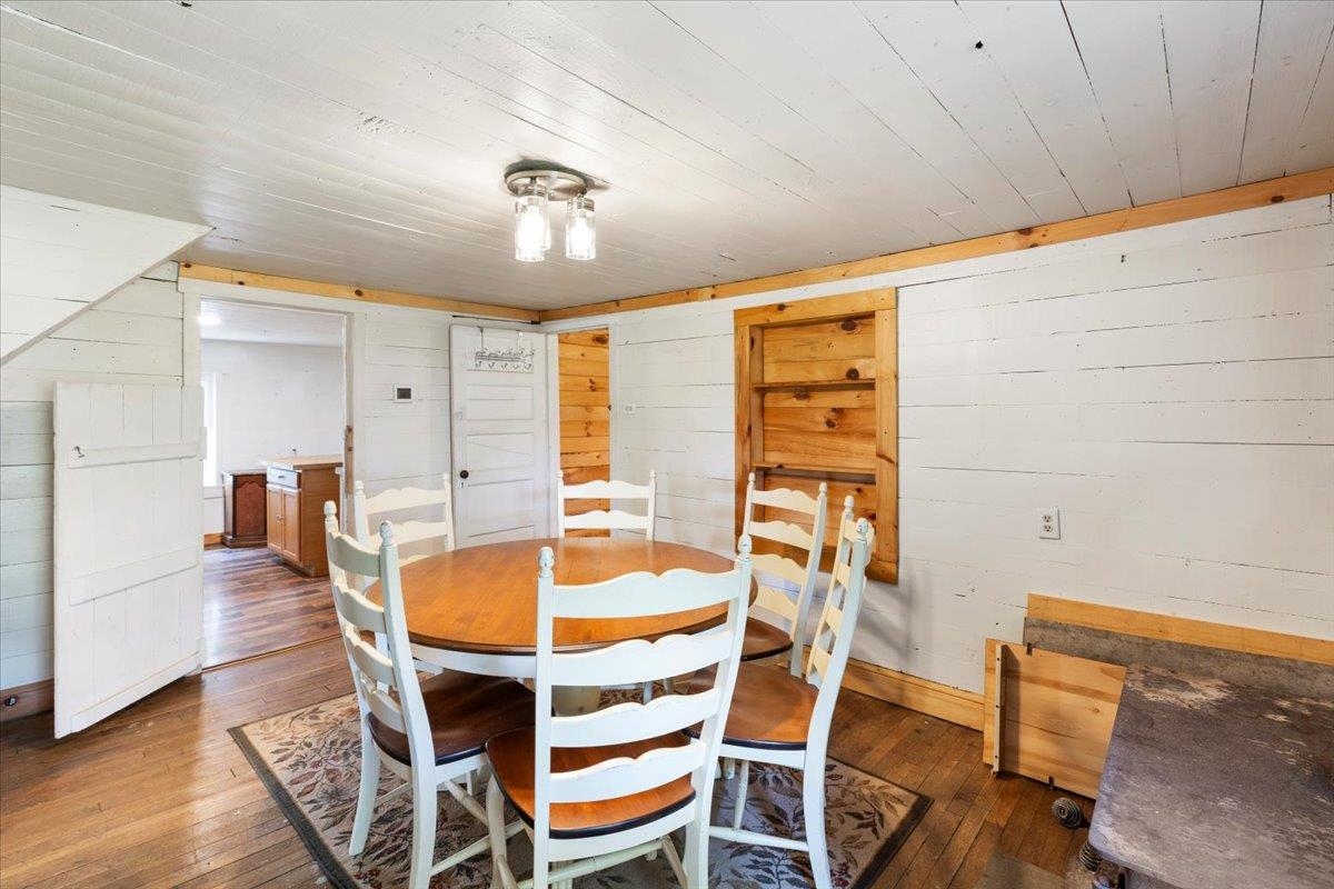 4343 Indian Valley Road NW Willis VA 24380