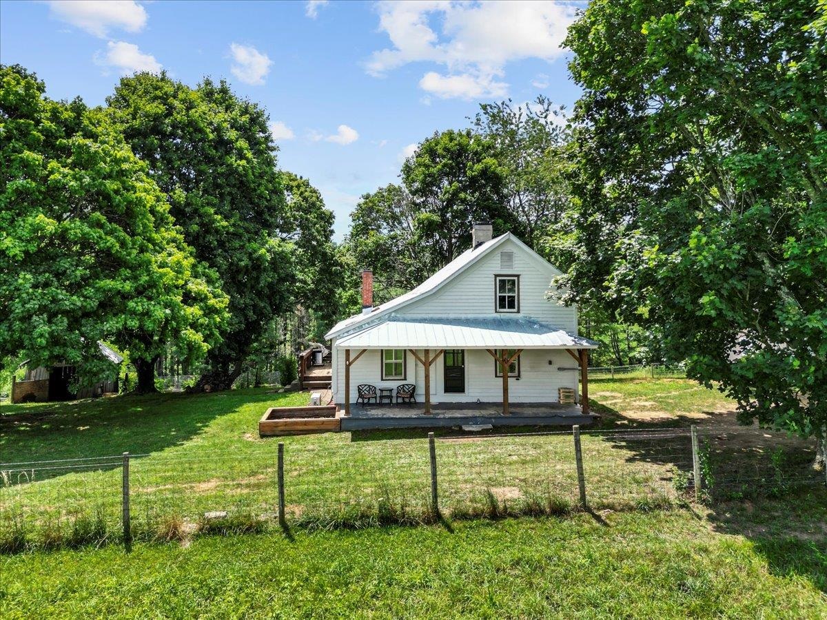4343 Indian Valley Road NW Willis VA 24380