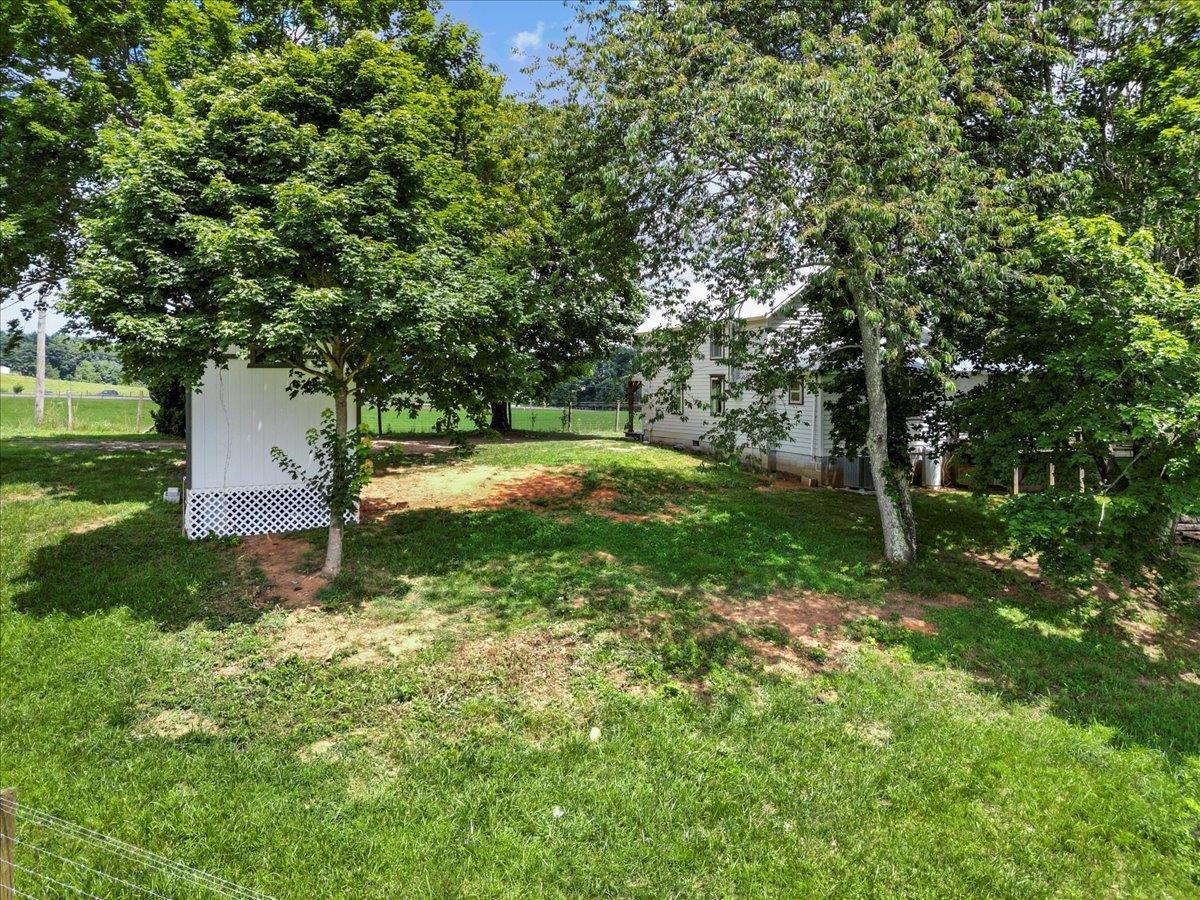 4343 Indian Valley Road NW Willis VA 24380