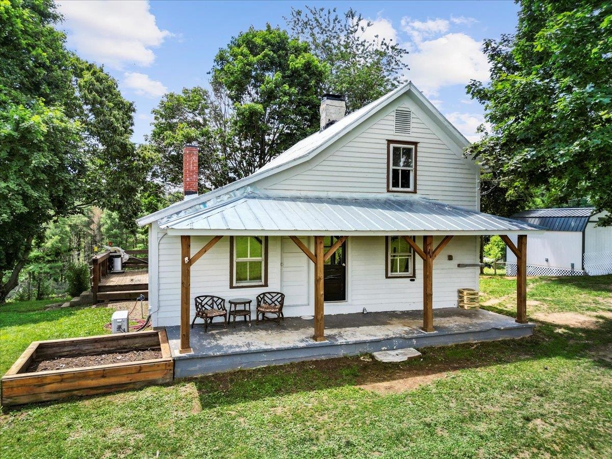 4343 Indian Valley Road NW Willis VA 24380