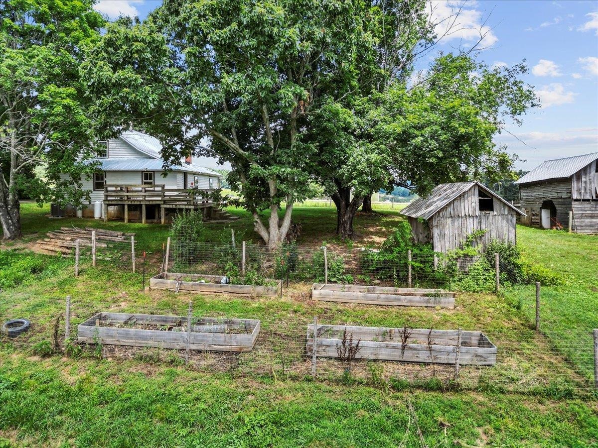 4343 Indian Valley Road NW Willis VA 24380