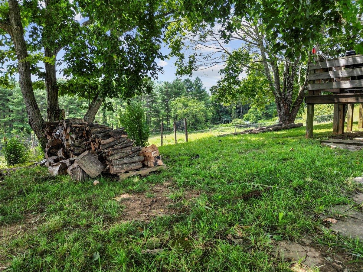 4343 Indian Valley Road NW Willis VA 24380