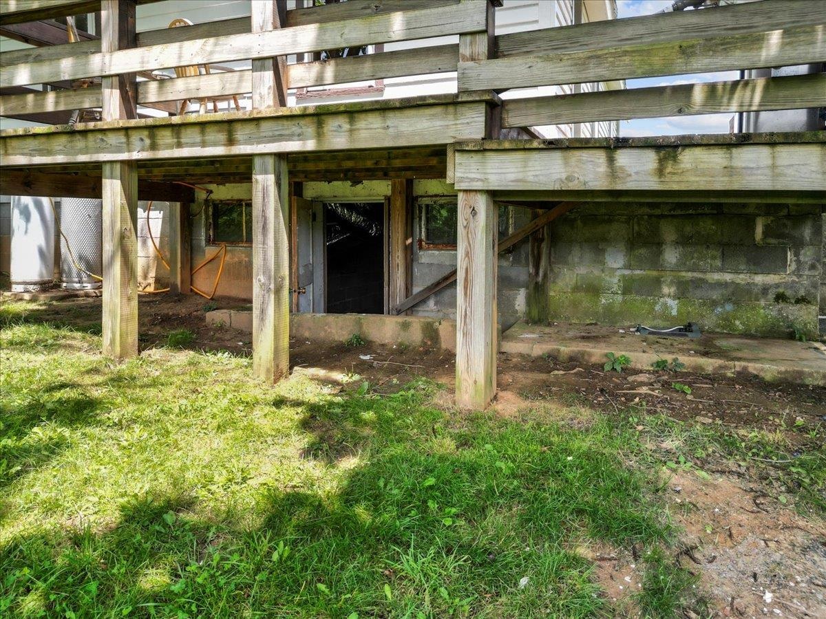 4343 Indian Valley Road NW Willis VA 24380