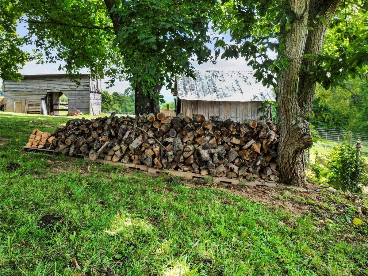 4343 Indian Valley Road NW Willis VA 24380