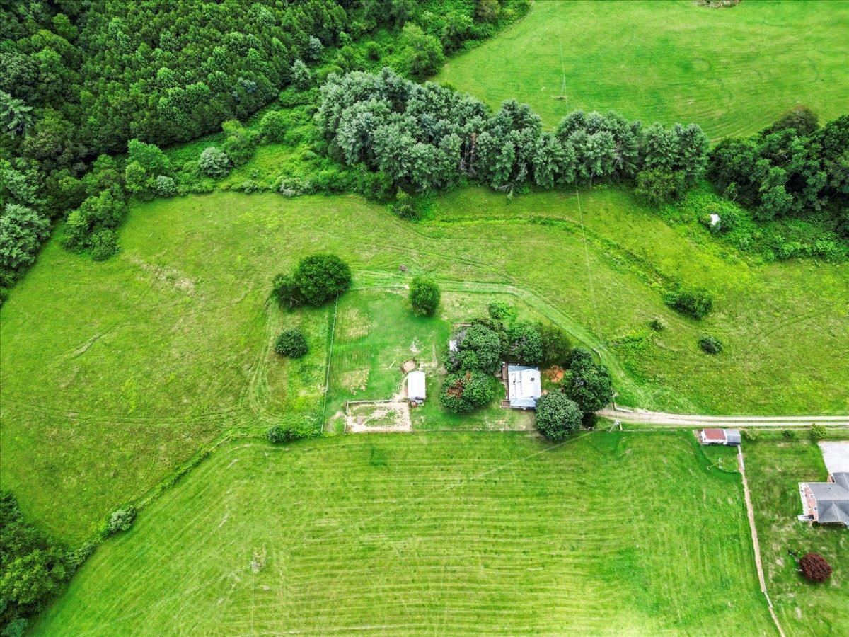 4343 Indian Valley Road NW Willis VA 24380