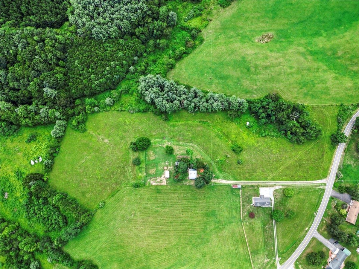 4343 Indian Valley Road NW Willis VA 24380