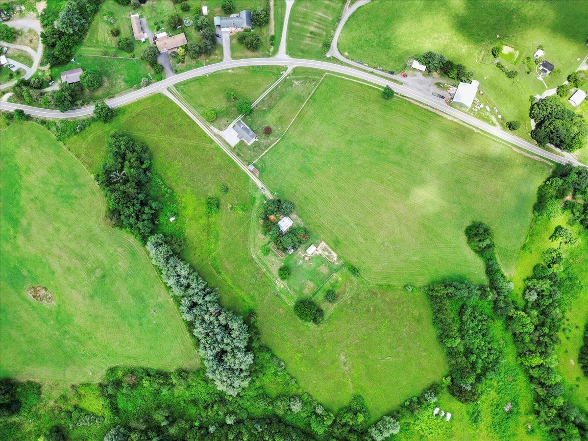 4343 Indian Valley Road NW Willis VA 24380