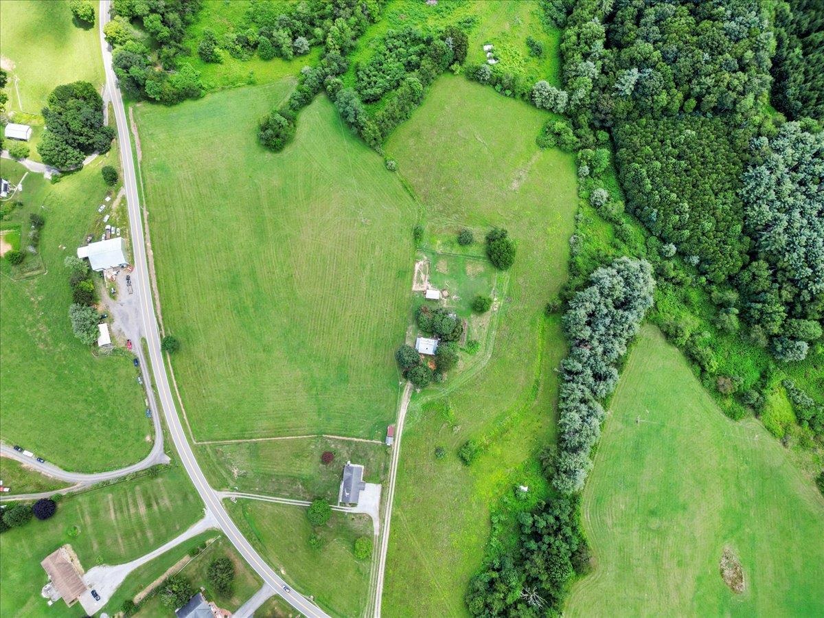 4343 Indian Valley Road NW Willis VA 24380