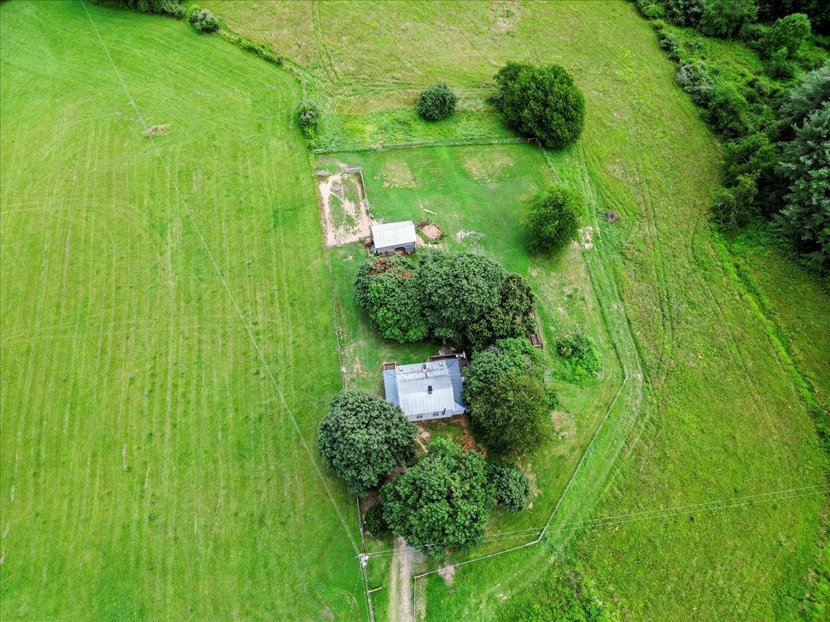 4343 Indian Valley Road NW Willis VA 24380