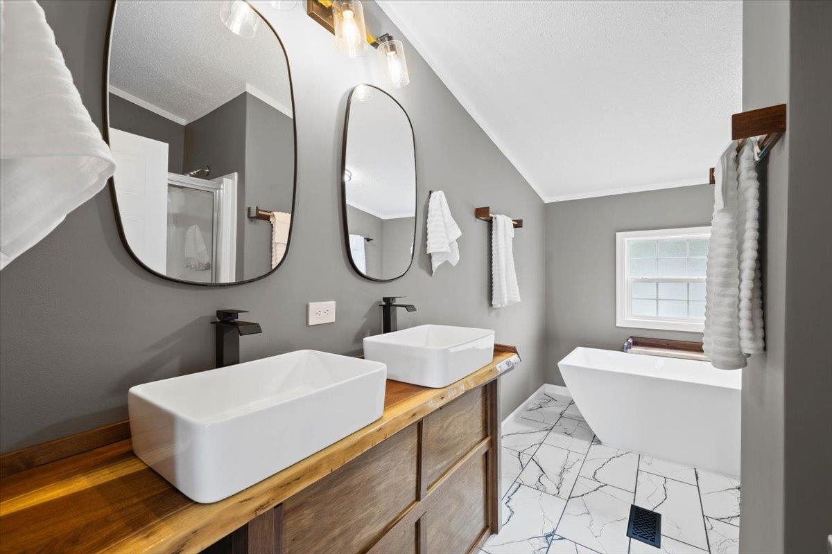 1608 Taylor Street Radford VA 24141