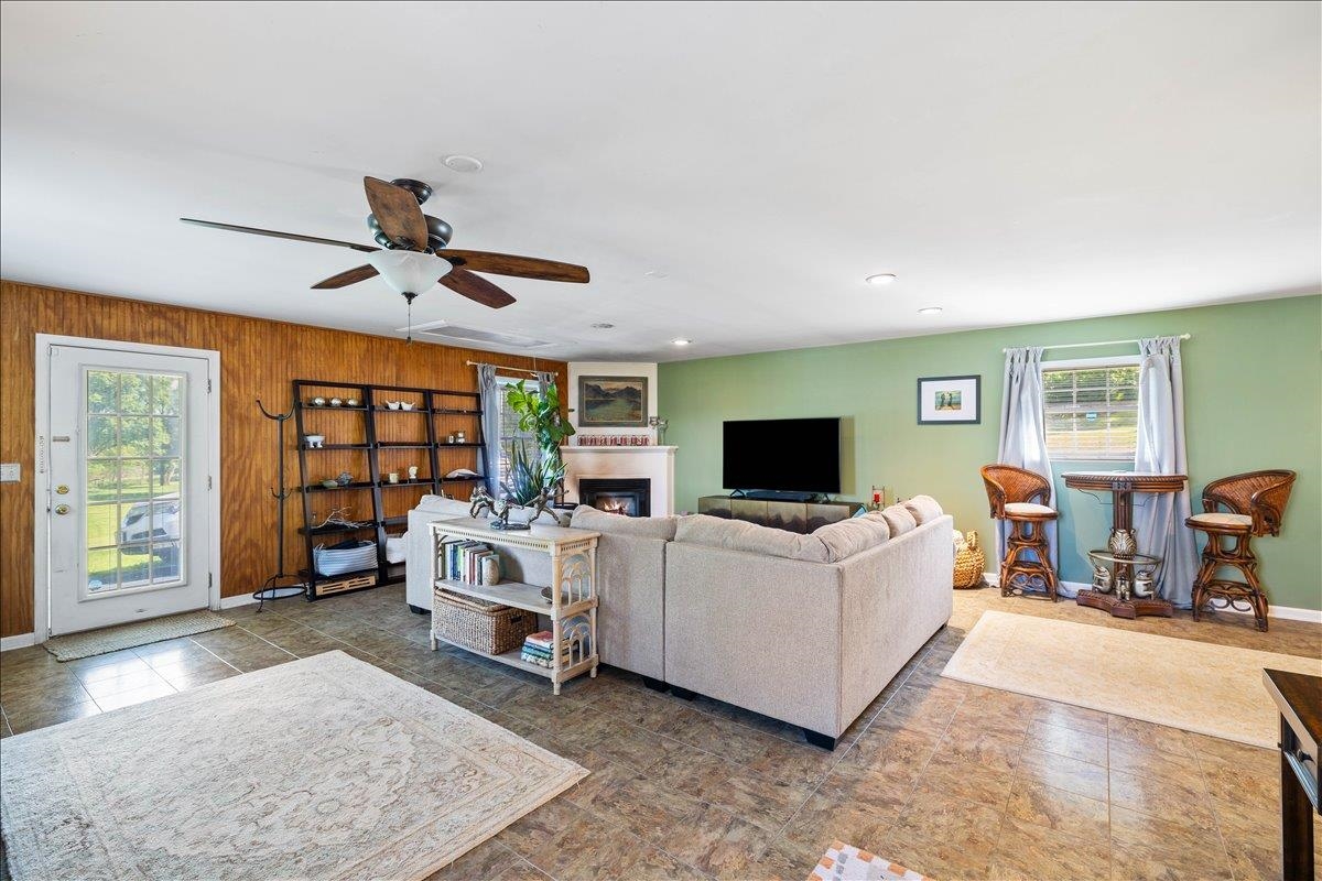 6352 Spring Avenue Fairlawn VA 24141