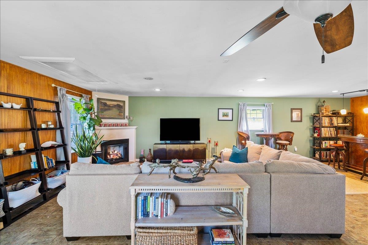 6352 Spring Avenue Fairlawn VA 24141