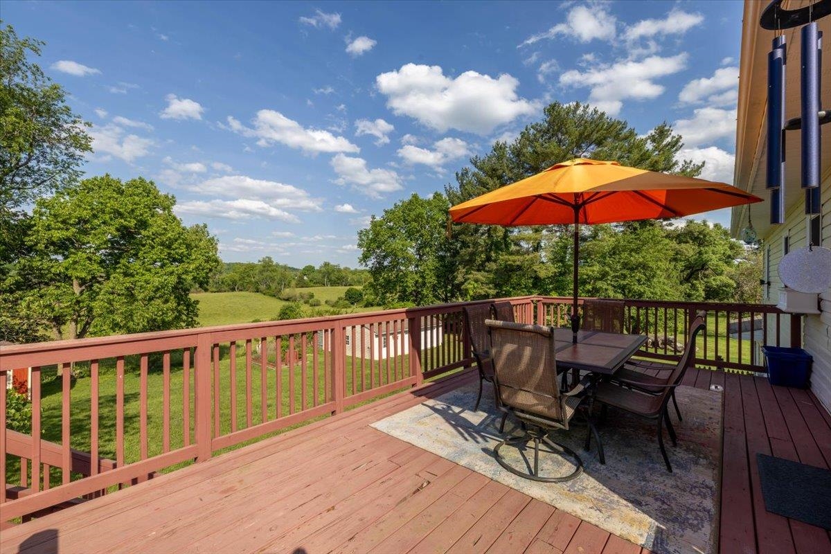 6352 Spring Avenue Fairlawn VA 24141