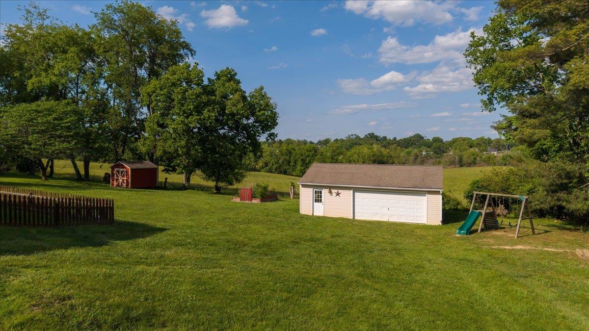 6352 Spring Avenue Fairlawn VA 24141