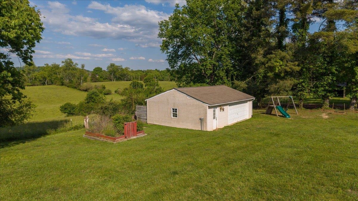 6352 Spring Avenue Fairlawn VA 24141