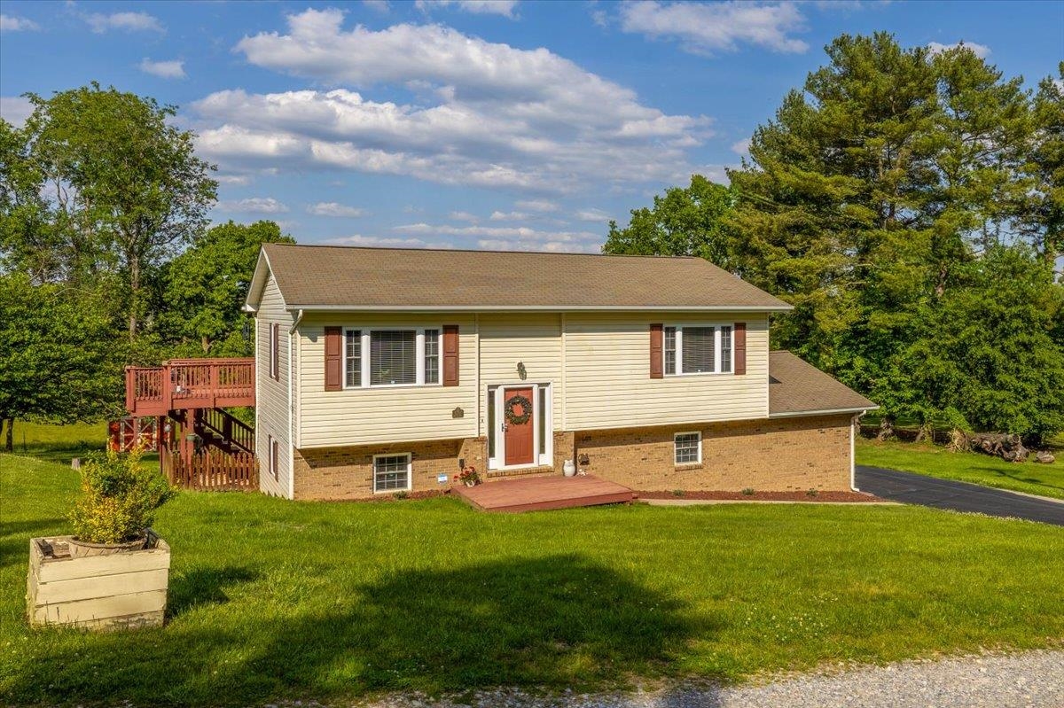 6352 Spring Avenue Fairlawn VA 24141