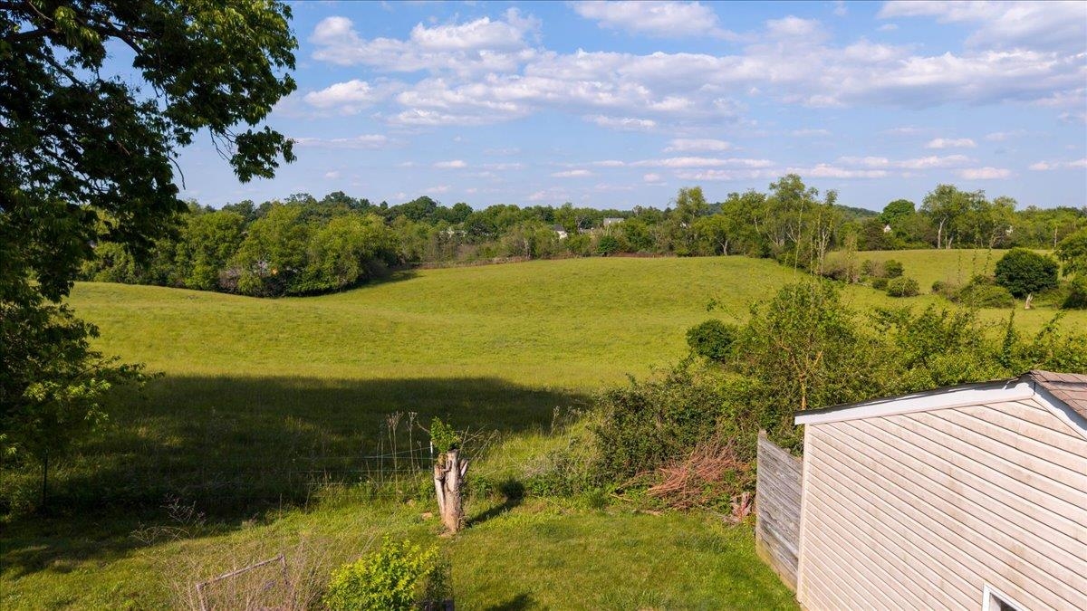 6352 Spring Avenue Fairlawn VA 24141