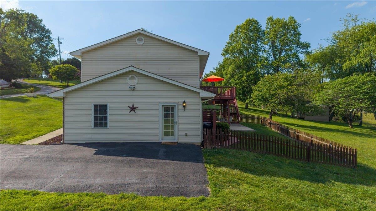 6352 Spring Avenue Fairlawn VA 24141