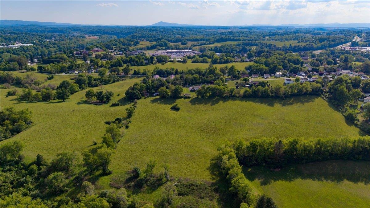 6352 Spring Avenue Fairlawn VA 24141