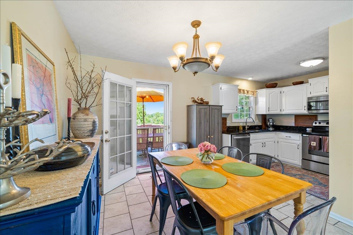 6352 Spring Avenue Fairlawn VA 24141
