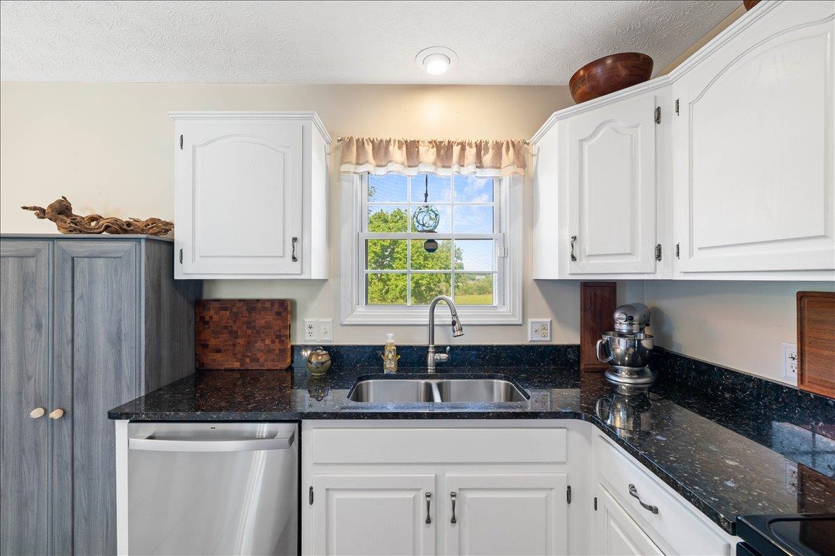 6352 Spring Avenue Fairlawn VA 24141