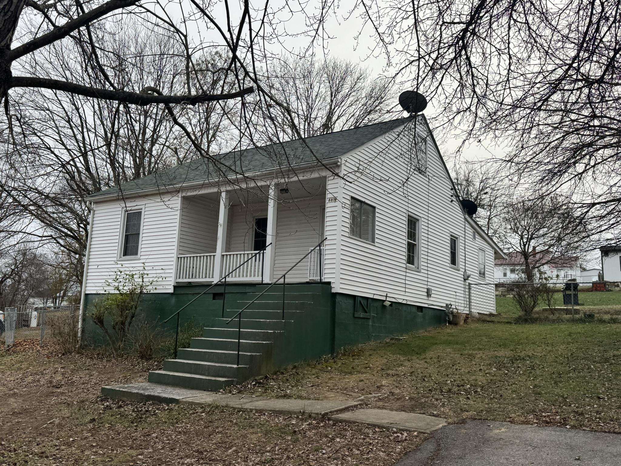 6616 South Drive Fairlawn VA 24141