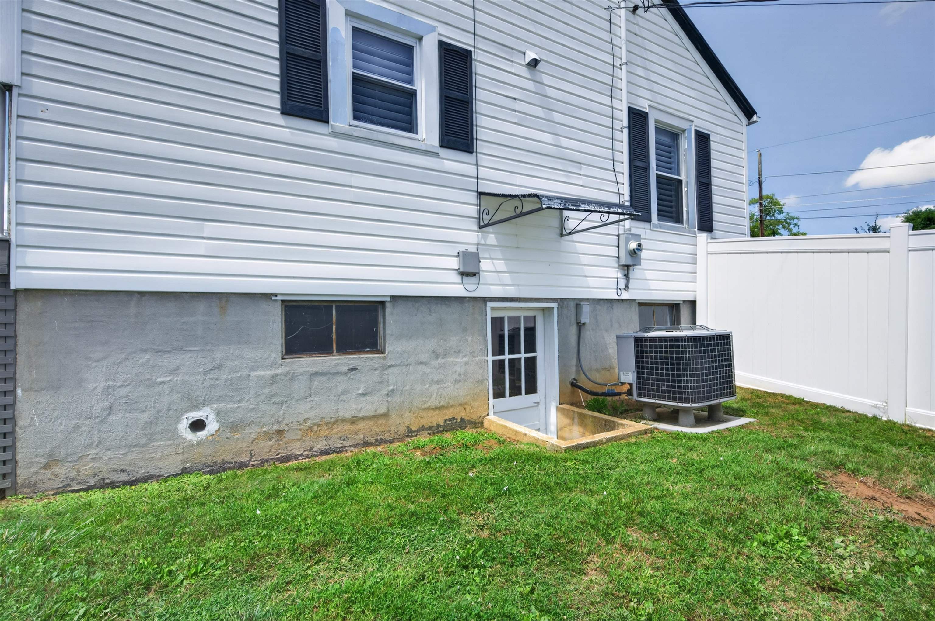 1445 W North Street Wytheville VA 24382