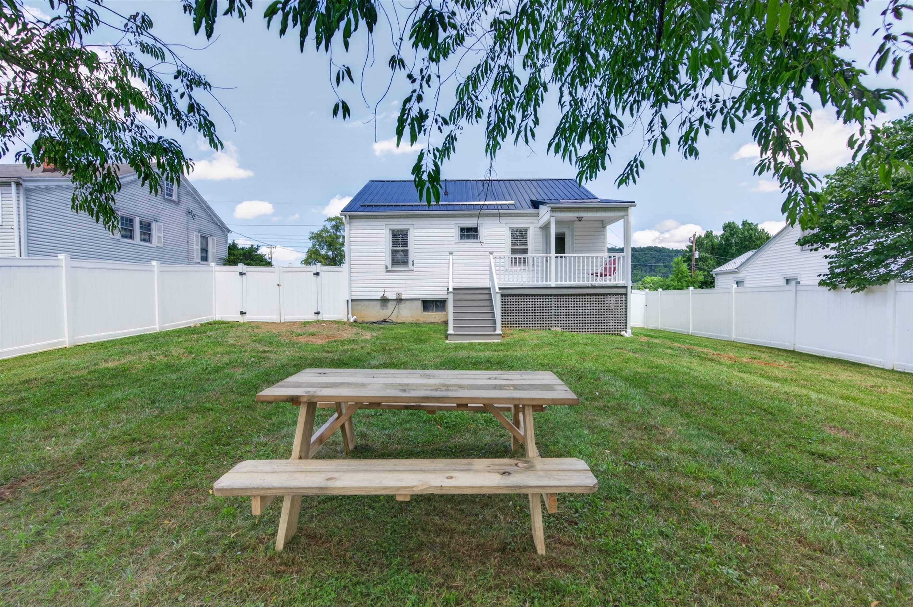 1445 W North Street Wytheville VA 24382
