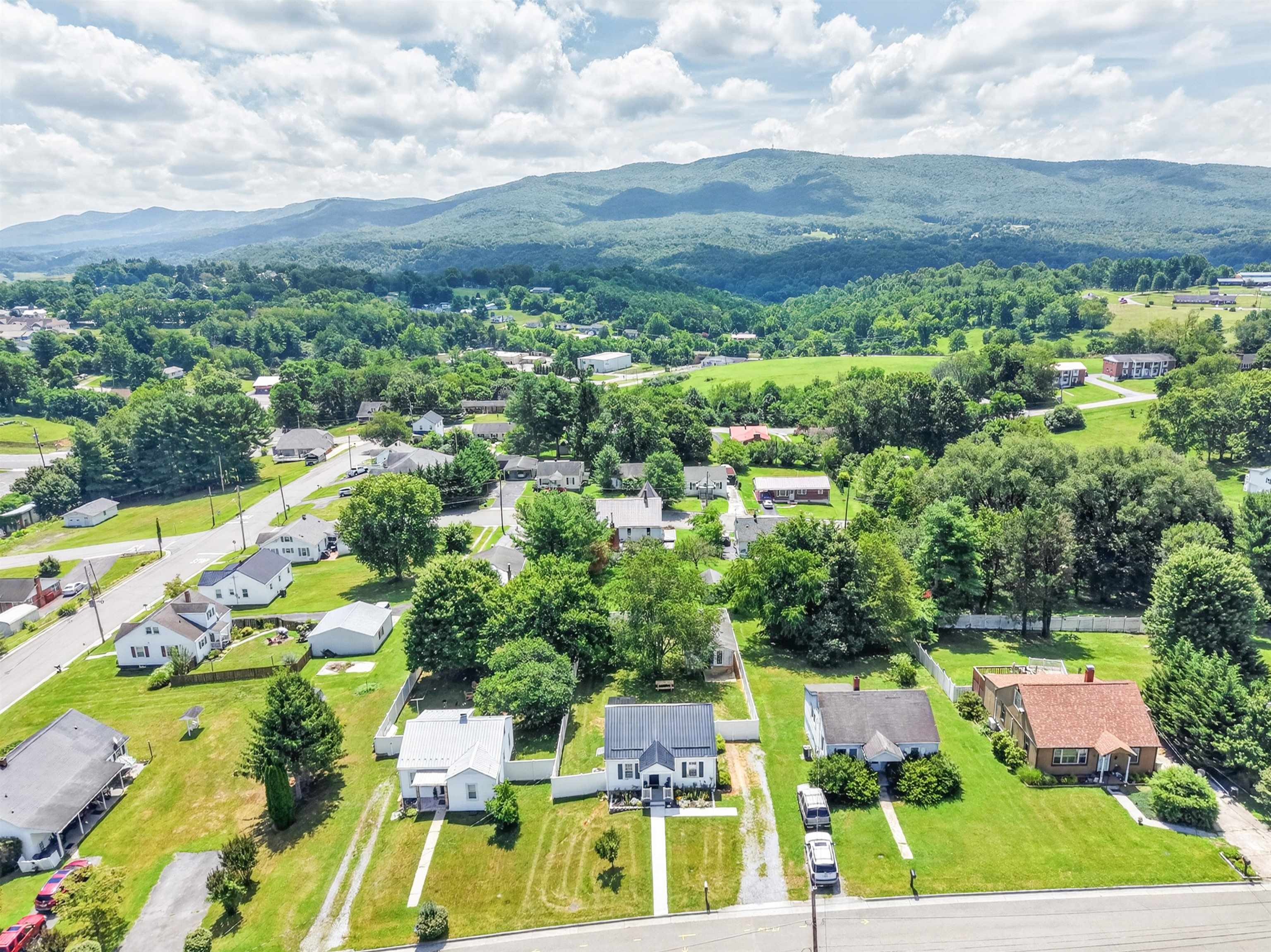 1445 W North Street Wytheville VA 24382