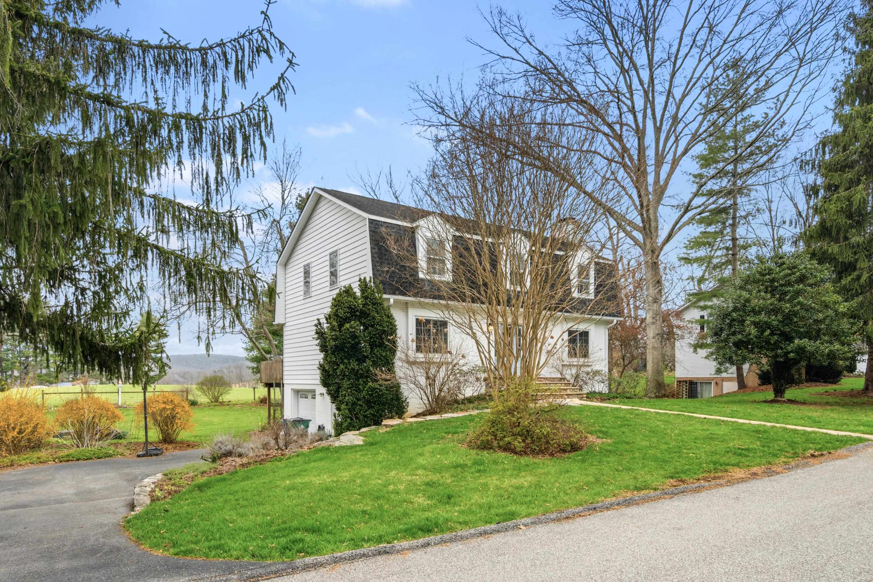 2705 Mount Vernon Lane Blacksburg VA 24060