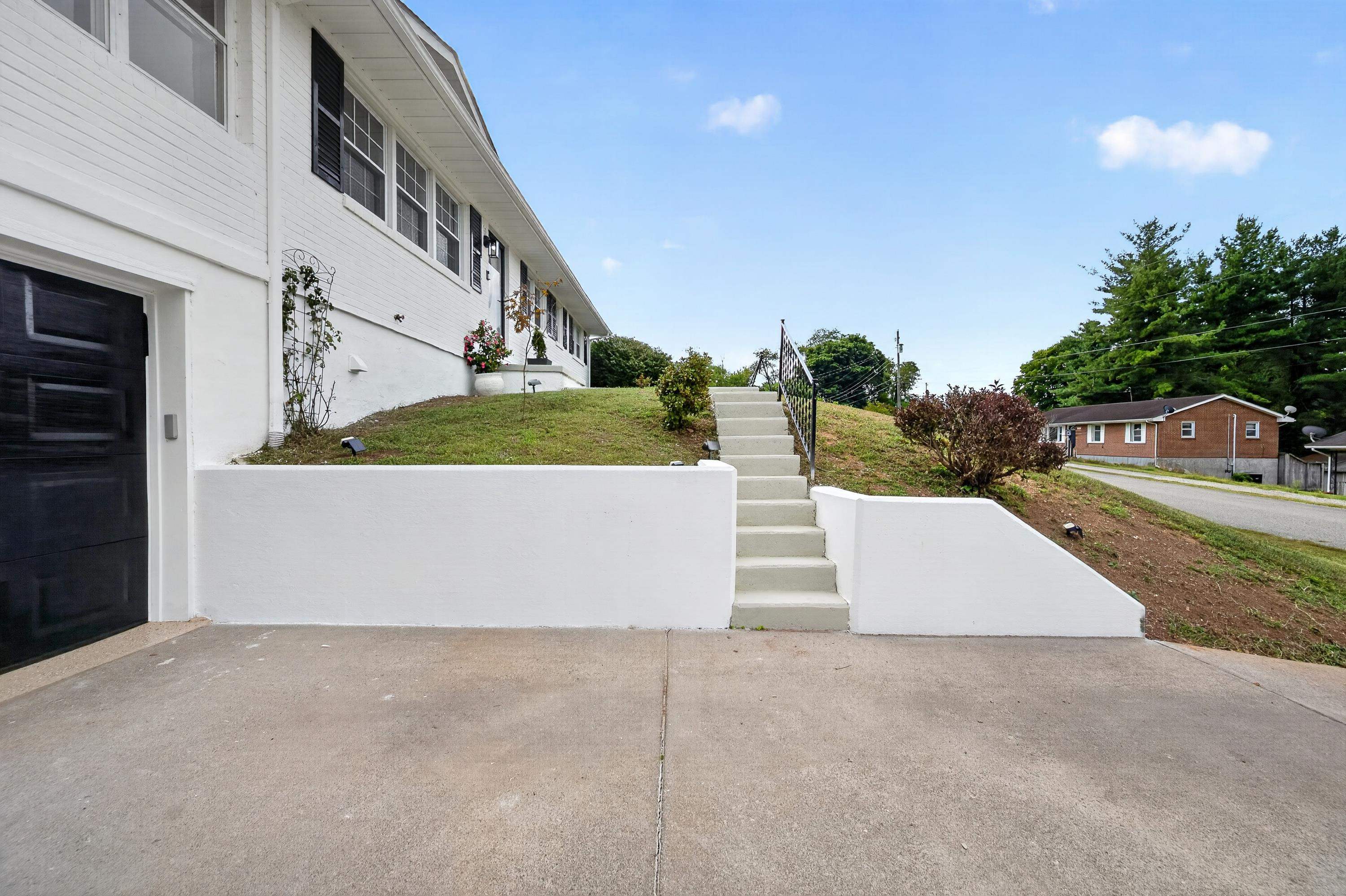 6638 Riverview Drive Fairlawn VA 24141