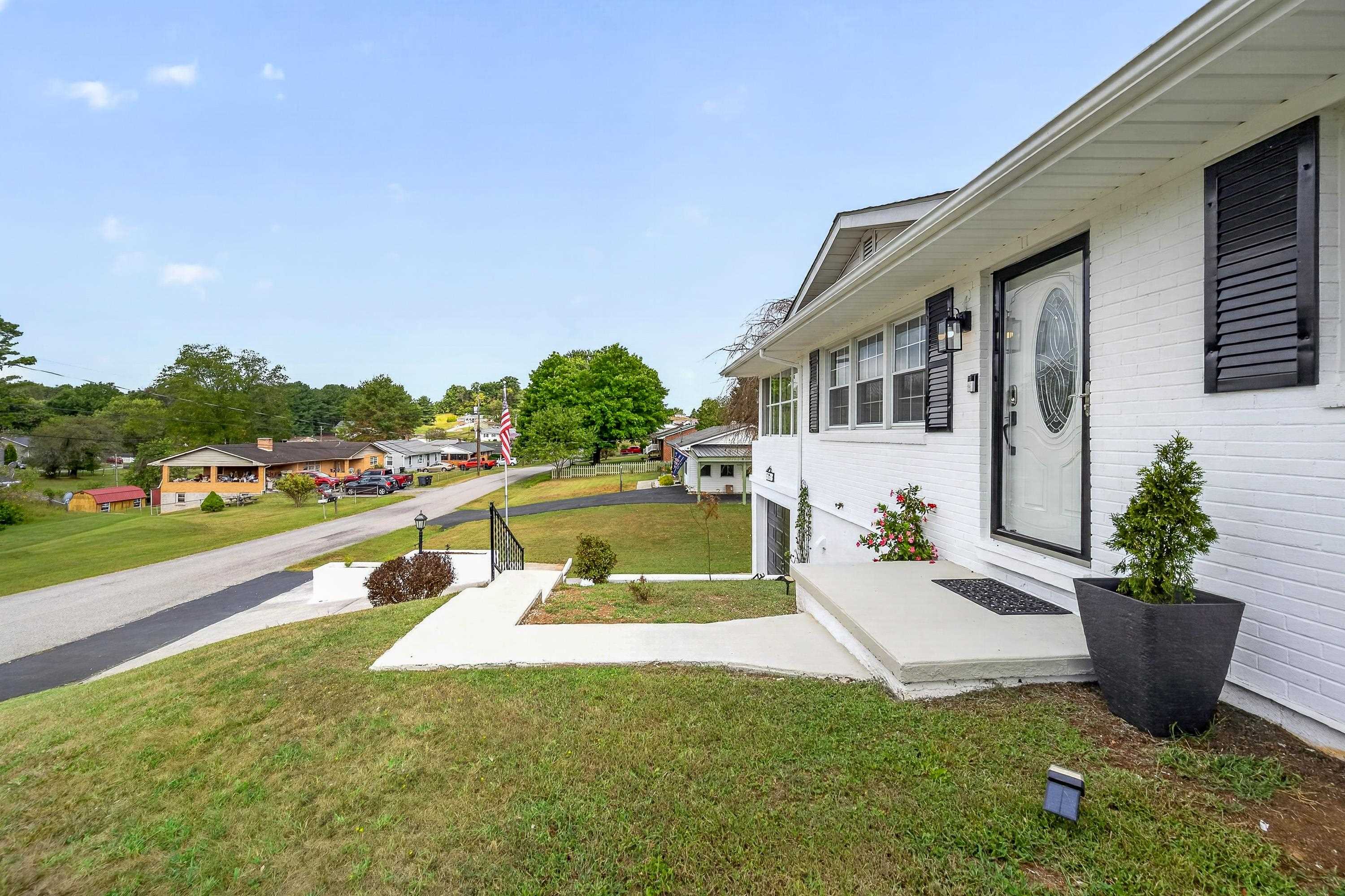 6638 Riverview Drive Fairlawn VA 24141