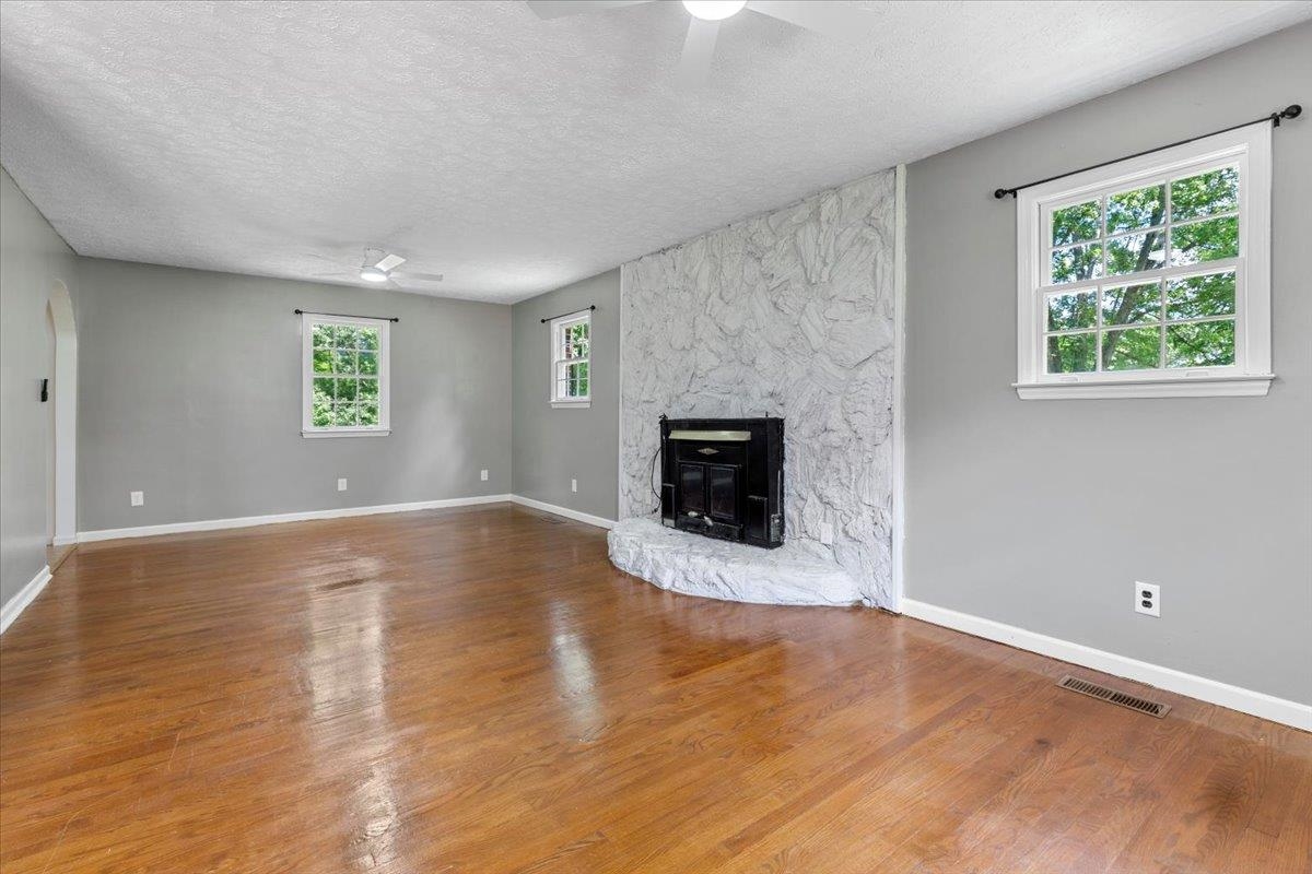 4307 Horseshoe Loop Dublin VA 24084