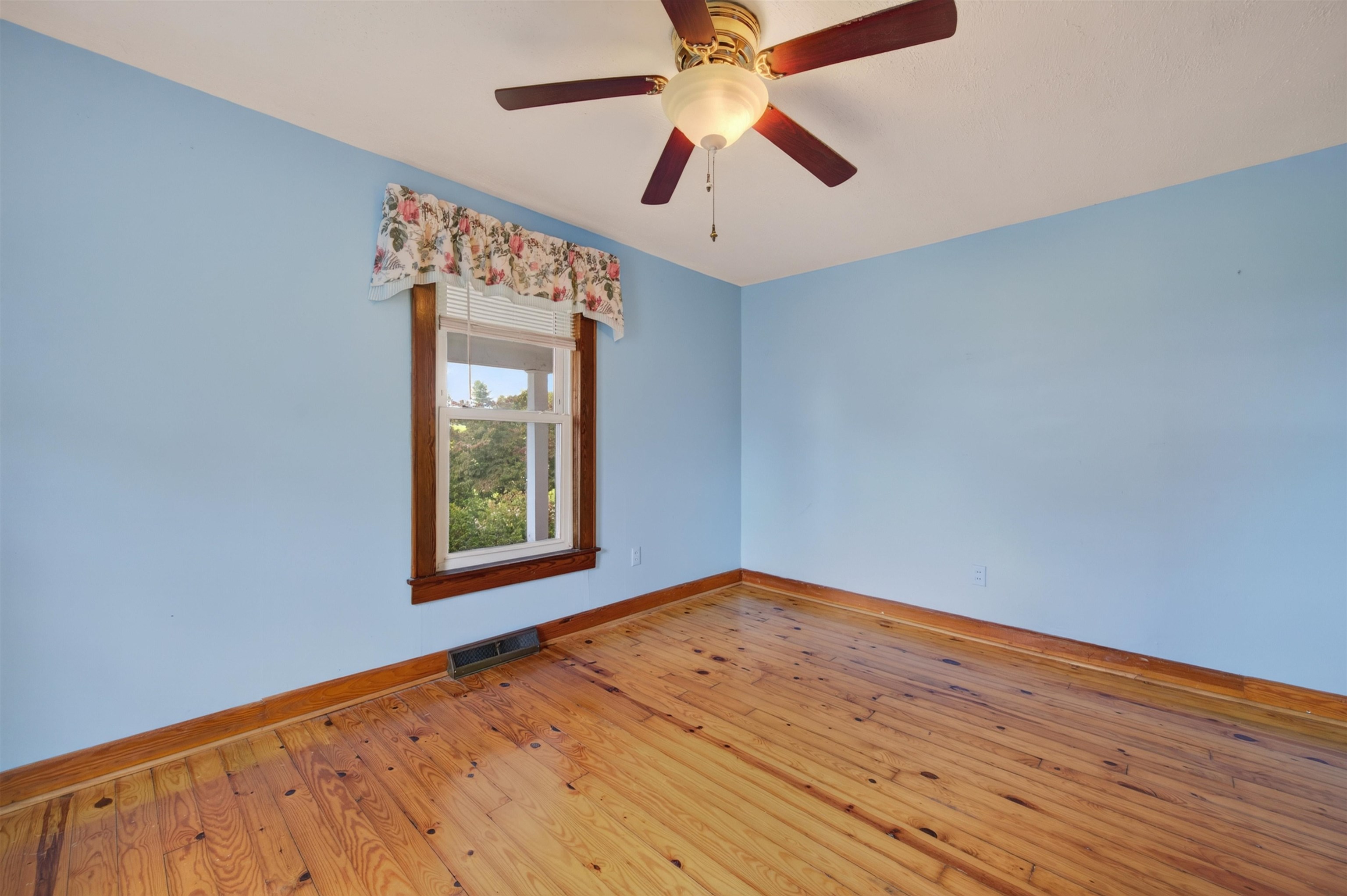 4218 Holbert Avenue Draper VA 24324