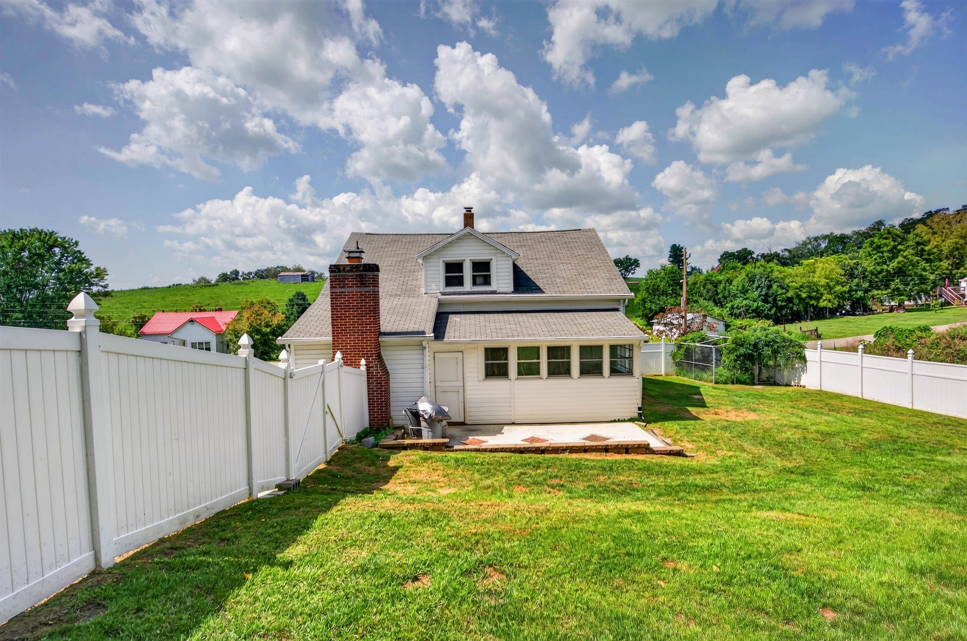 4218 Holbert Avenue Draper VA 24324