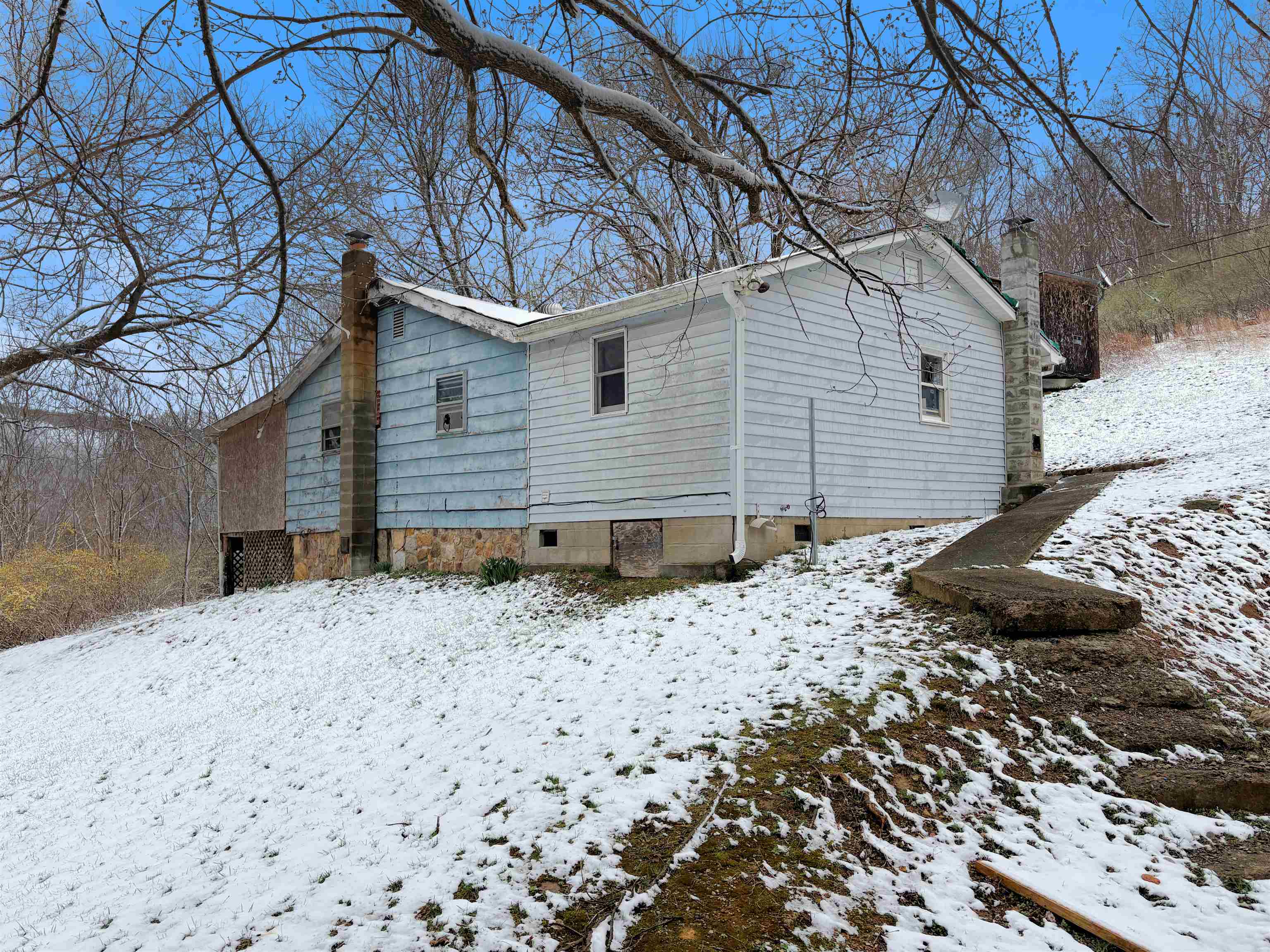263 Hopkins Road Pearisburg VA 24134