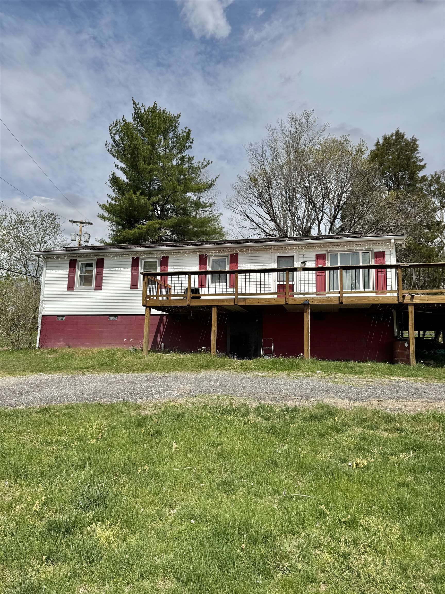 6237 Parrott Mountain Road Parrott VA 24132