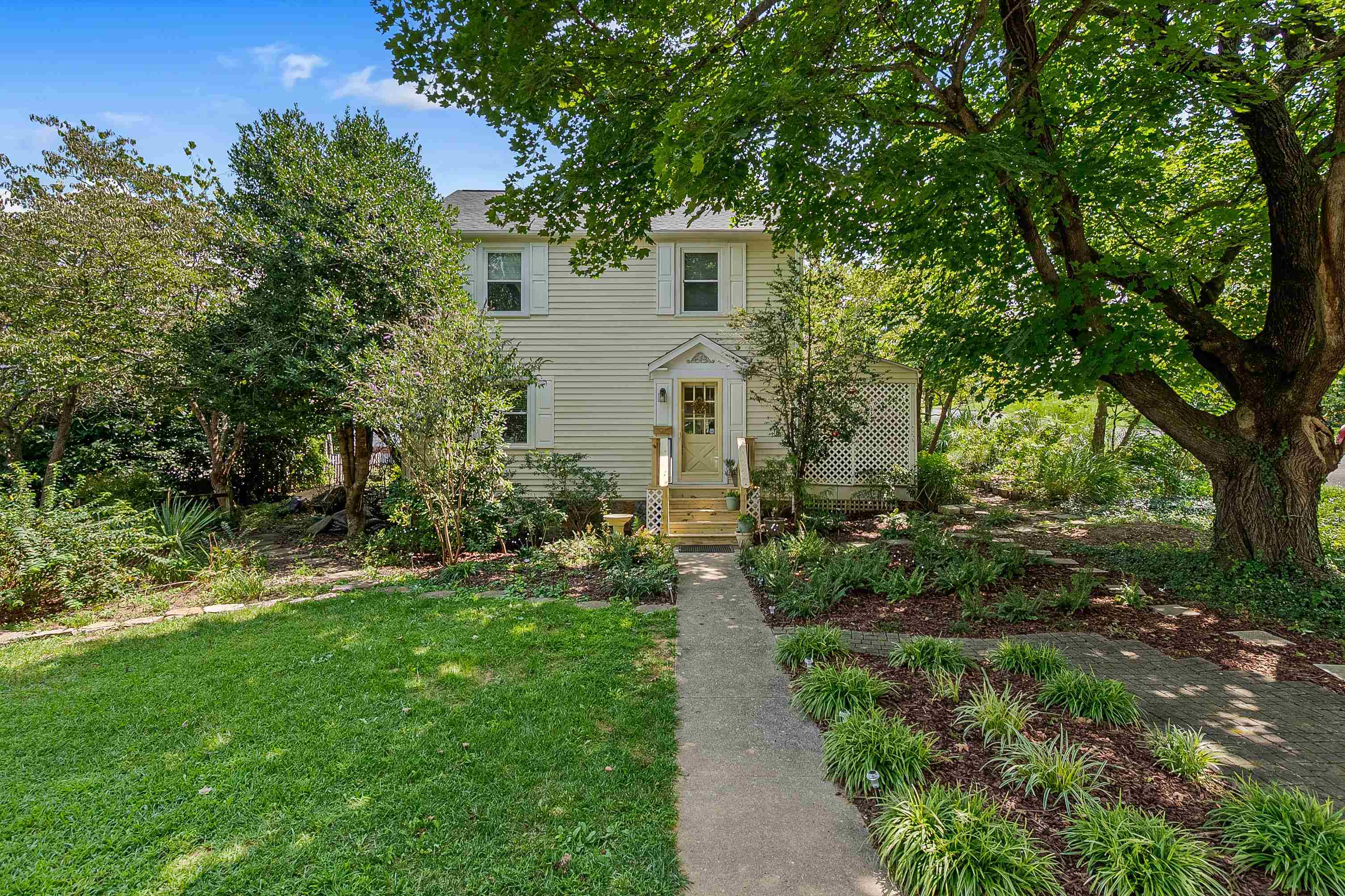 206 Macarthur Avenue Radford VA 24141