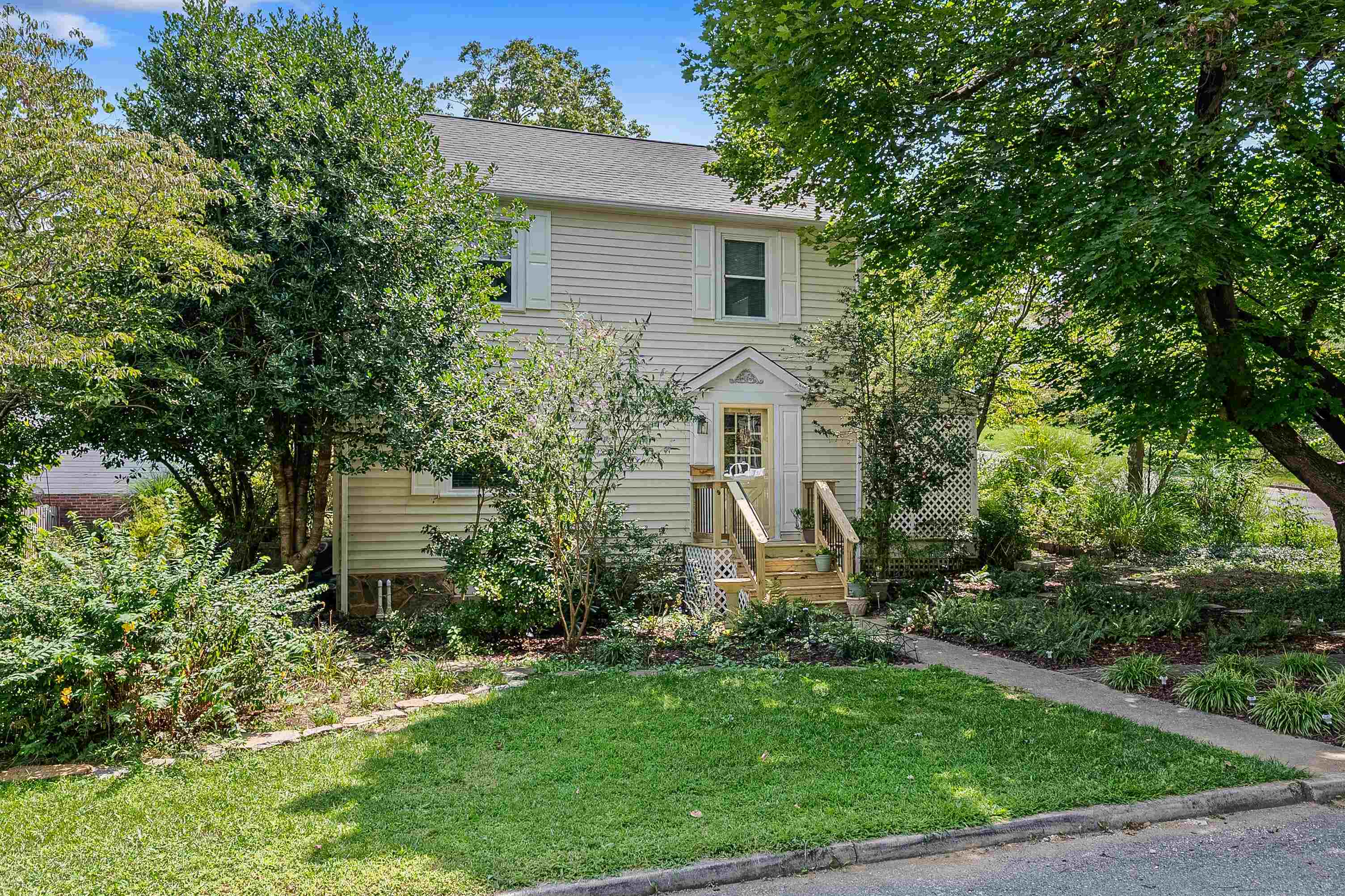 206 Macarthur Avenue Radford VA 24141