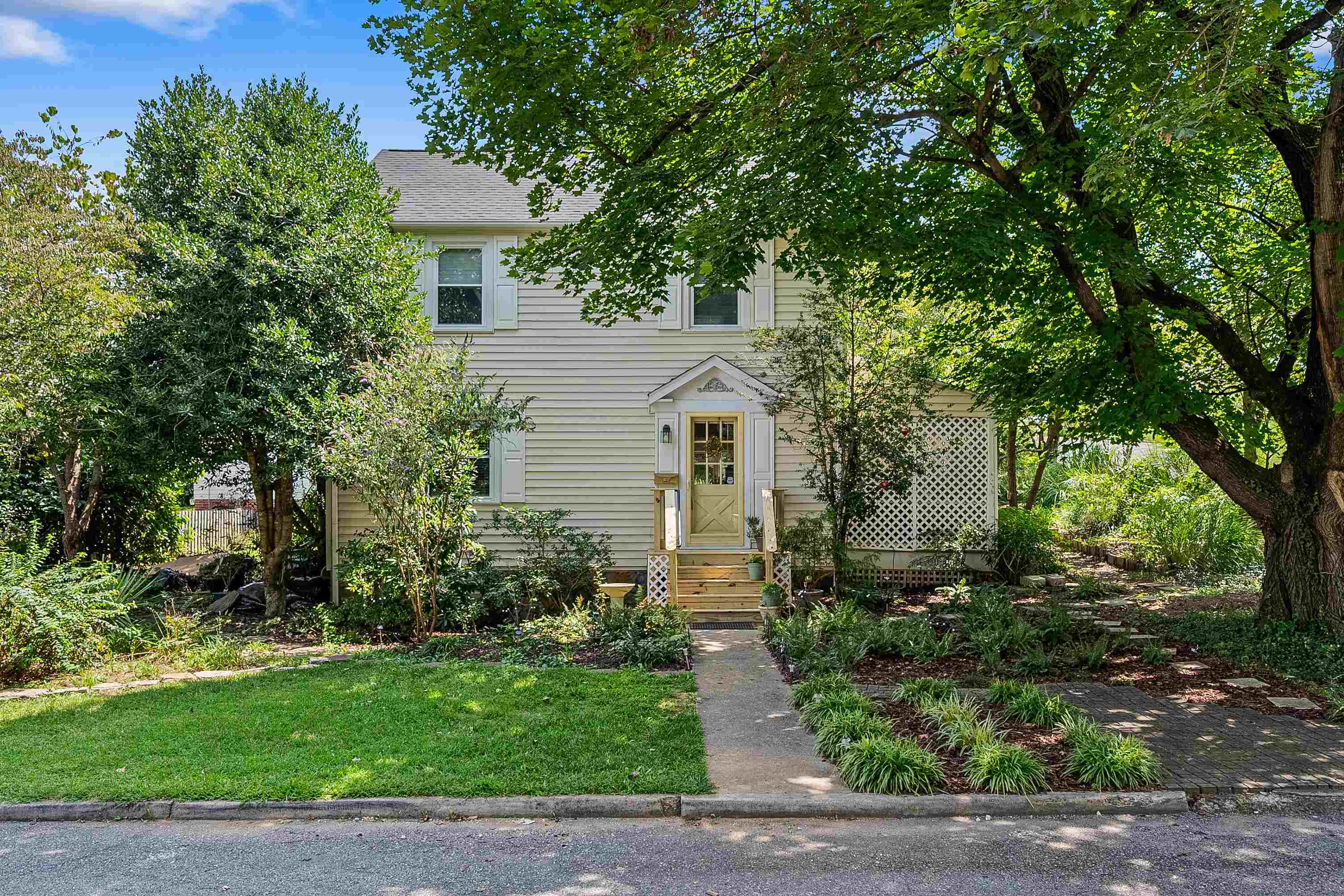 206 Macarthur Avenue Radford VA 24141