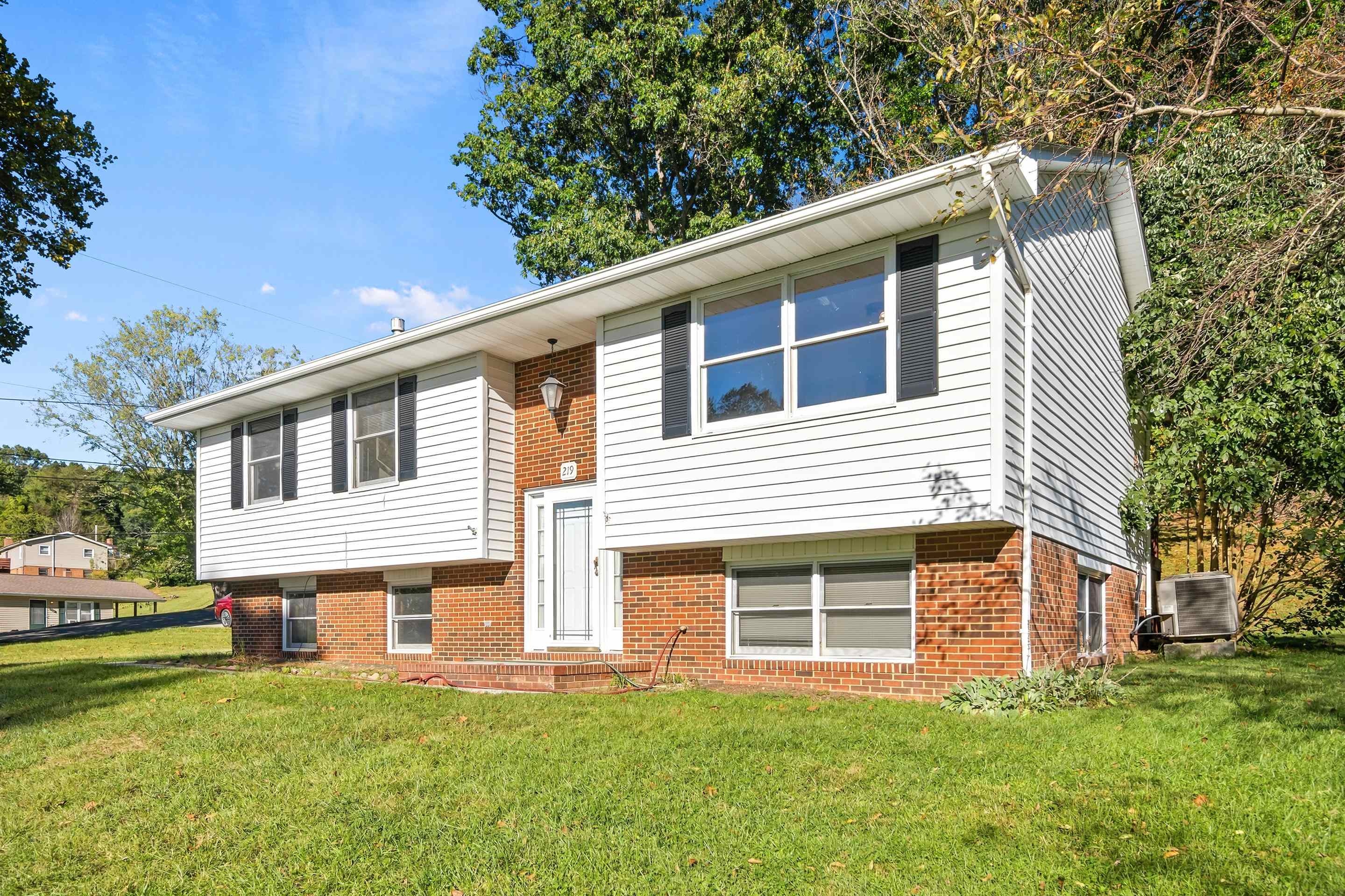 219 Smith Street Pembroke VA 24136