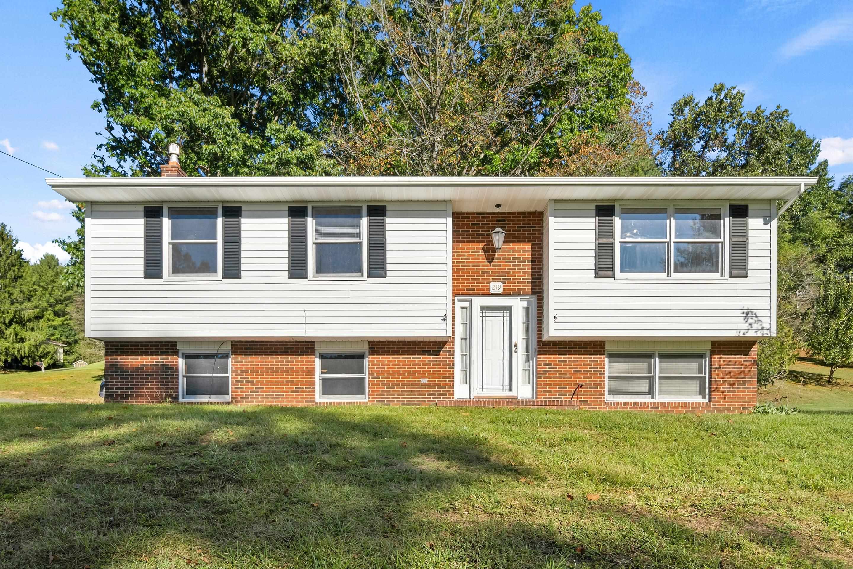 219 Smith Street Pembroke VA 24136