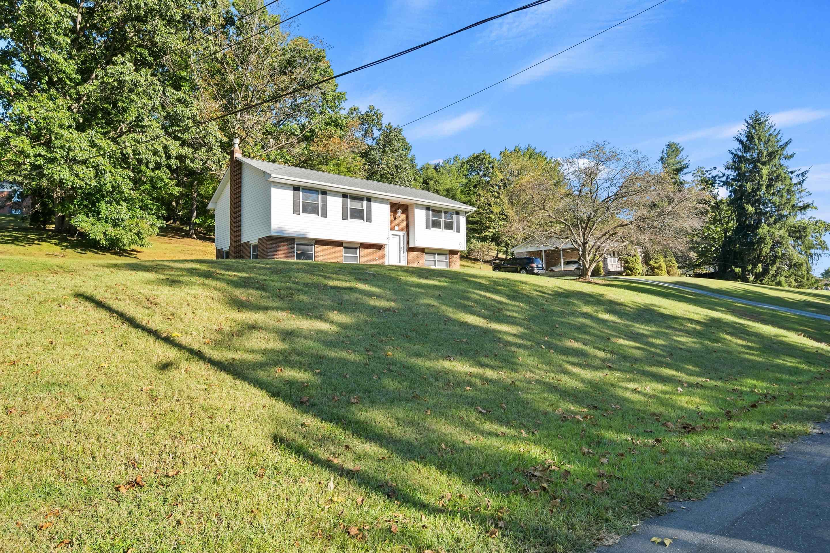 219 Smith Street Pembroke VA 24136