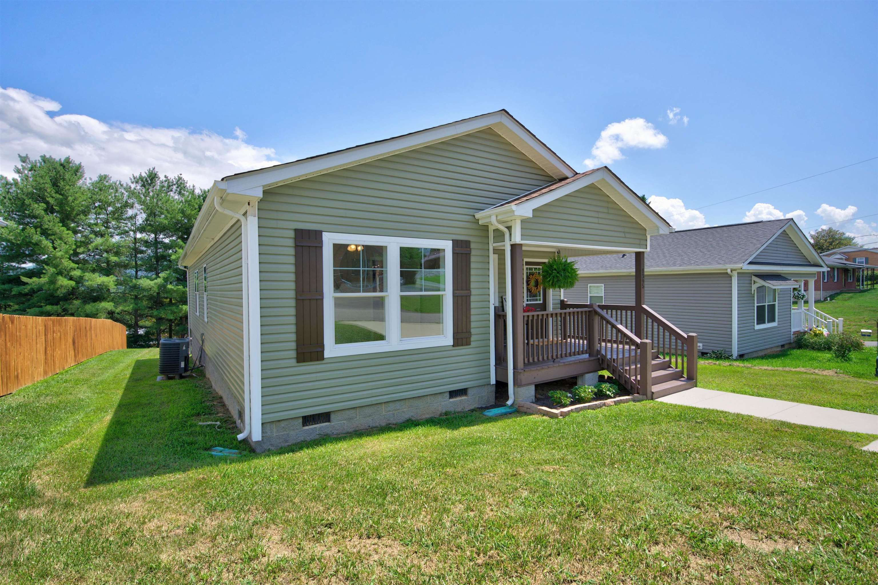 1395 Ridge Street W Wytheville VA 24382